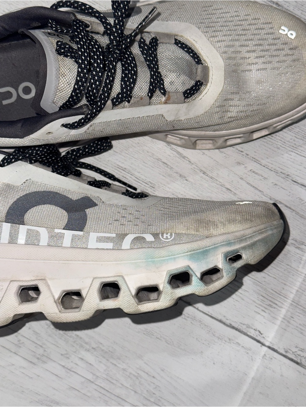 On Cloud Lightweight Running Shoes - Picture 8 of 14